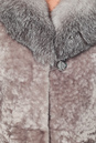 Шуба из мутона с воротником, отделка песец 1300673-5 вид сзади