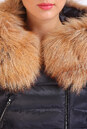 Пуховик женский из текстиля с капюшоном, отделка натуральным мехом лисы 2100208-4