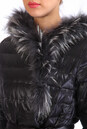 Пуховик женский из текстиля с капюшоном, отделка натуральным мехом енота 2100212-2