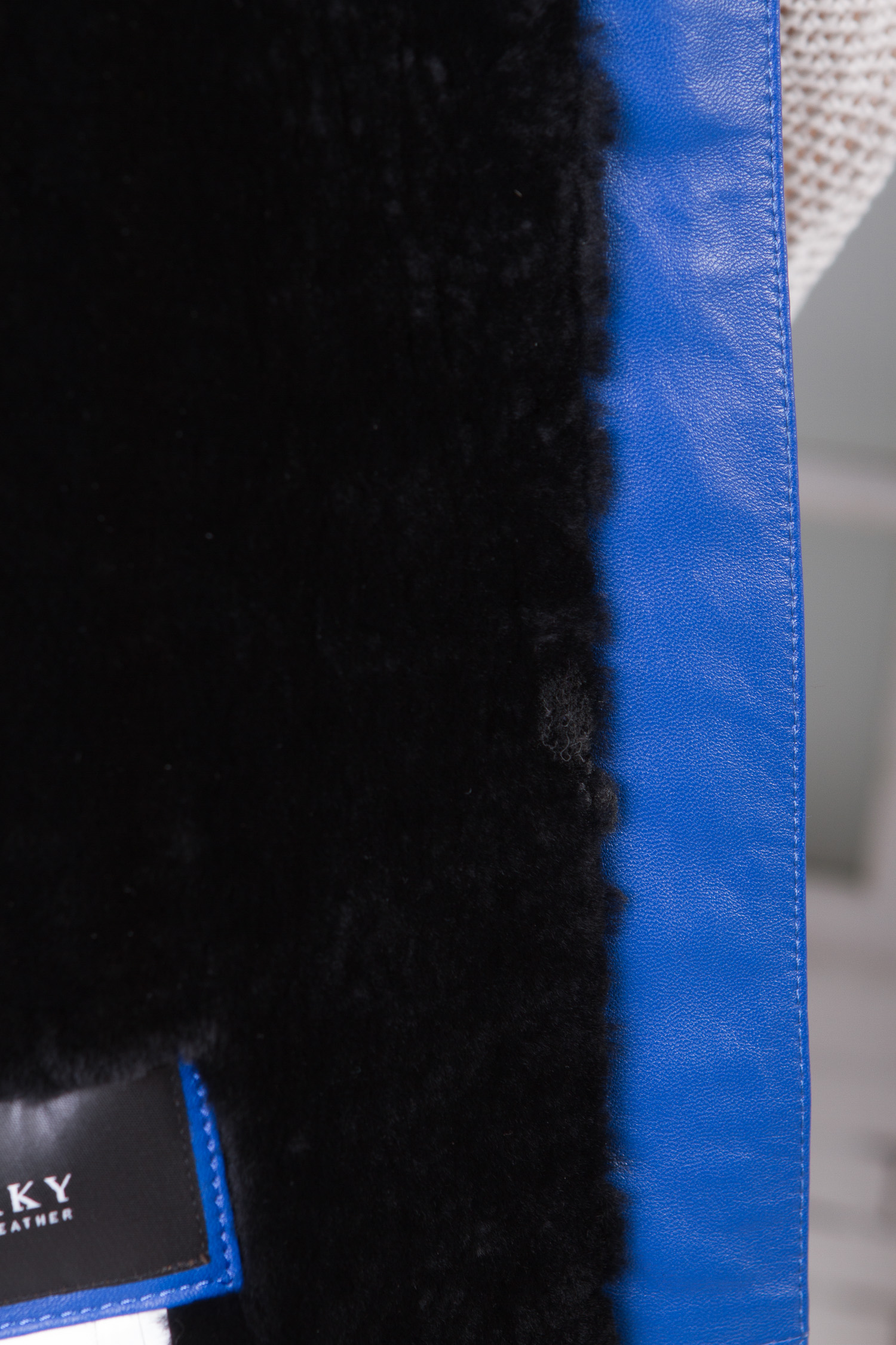 Женское кожаное пальто из натуральной кожи на меху с капюшоном, без отделки